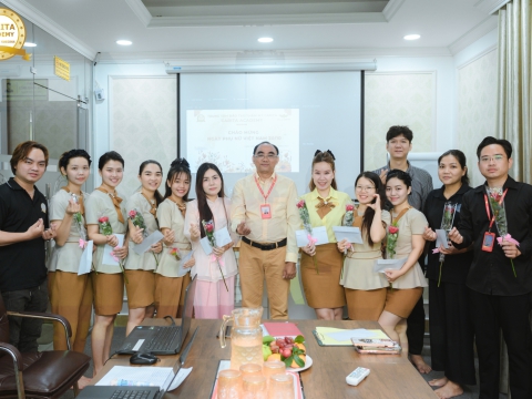 Chúc mừng 20/10 chị em ở Carita