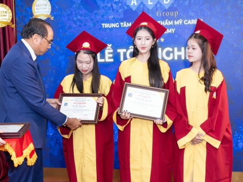RỰC RỠ & ĐẦY CẢM XÚC: LỄ TỐT NGHIỆP KHÓA THÁNG 7/2026 – CARITA ACADEMY