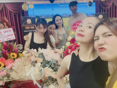 Tổ chức sinh nhật cho học viên nhân viên