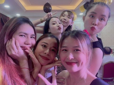 Tổ chức sinh nhật cho học viên nhân viên