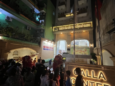 Trung tâm đào tạo thẩm mỹ Carita phối hợp KP3, Phường Tân Thới Hiệp tổ chức trung thu cho các bé