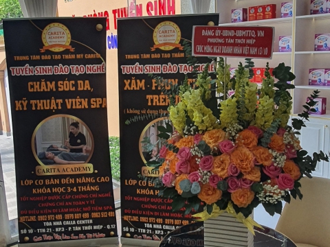 Lãnh đạo Đảng ủy-UBND-MTTQ phường Tân Thới Hiệp đến thăm và tặng hoa nhân ngày doanh nhân Việt Nam 13/10