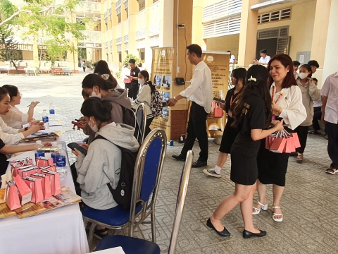 Tuyển sinh nghề thẩm mỹ ngày 4/4/2024 tại trường THPT Trảng Bàng, Huyện Gò Dầu, Tây Ninh