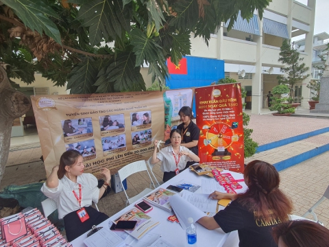 Tuyển sinh nghề thẩm mỹ ngày 5/4/2024 tại trường THPT Quang Trung Thị trấn Gò Dầu, Tây Ninh 