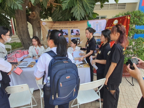 Tuyển sinh nghề thẩm mỹ ngày 5/4/2024 tại trường THPT Quang Trung Thị trấn Gò Dầu, Tây Ninh 