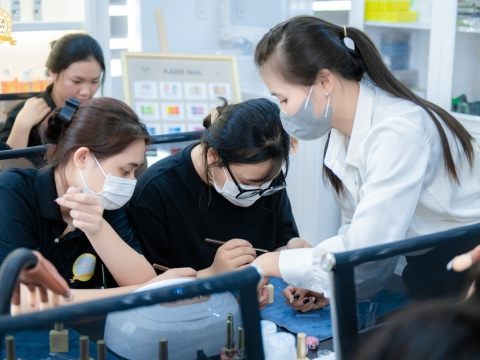 Lớp thực hành nail