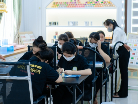 Lớp thực hành nail