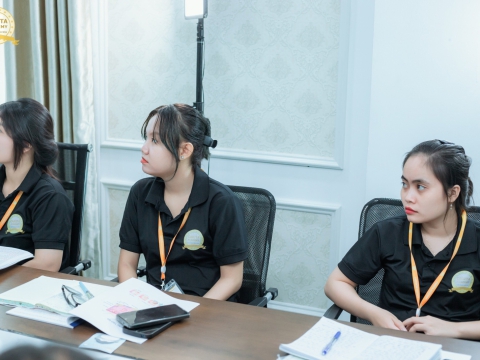 Phòng học lý thuyết chăm sóc da Carita