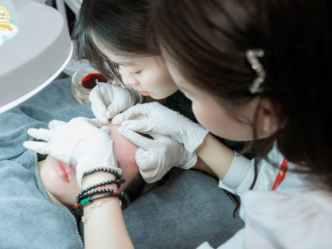 Phòng thực hành chăm sóc da Carita 