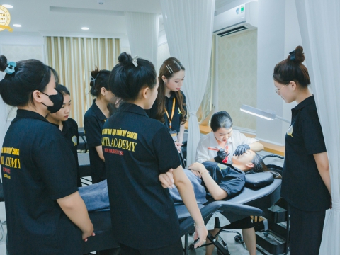 Phòng thực hành Phun xăm Carita 