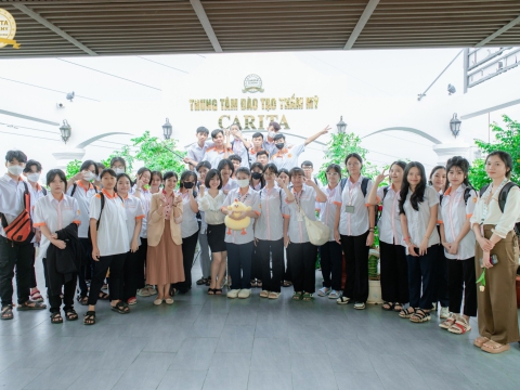 Học viên đến tham quan và tìm hiểu học nghề tại Carita Academy