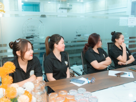 Lớp học chuyên viên tư vấn thẩm mỹ tại Carita Academy