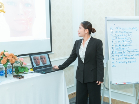 Lớp học chuyên viên tư vấn thẩm mỹ tại Carita Academy