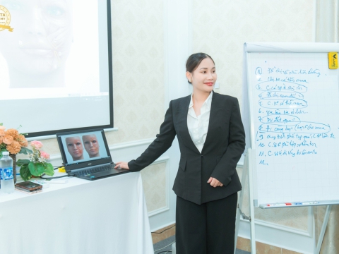 Lớp học chuyên viên tư vấn thẩm mỹ tại Carita Academy