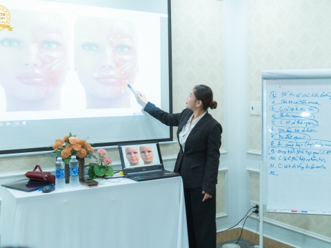 Lớp học chuyên viên tư vấn thẩm mỹ tại Carita Academy