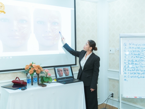 Lớp học chuyên viên tư vấn thẩm mỹ tại Carita Academy