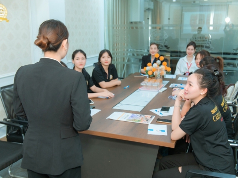Lớp học chuyên viên tư vấn thẩm mỹ tại Carita Academy