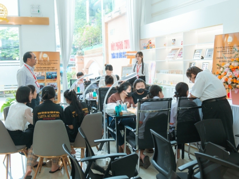 Vui hè với khóa học thử 0 Nail đồng tại Carita Academy