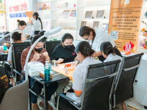 Vui hè với khóa học thử 0 Nail đồng tại Carita Academy