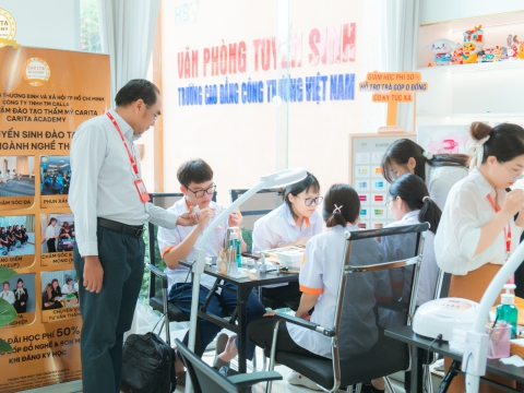 Vui hè với khóa học thử 0 Nail đồng tại Carita Academy