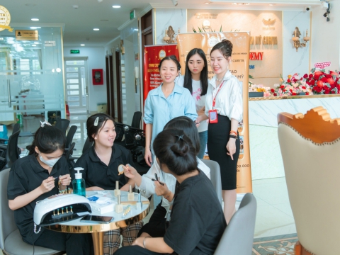 Vui hè với khóa học thử 0 Nail đồng tại Carita Academy