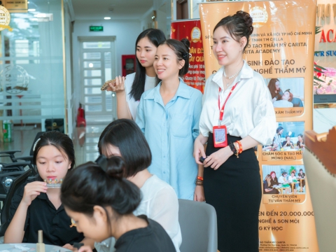 Vui hè với khóa học thử 0 Nail đồng tại Carita Academy