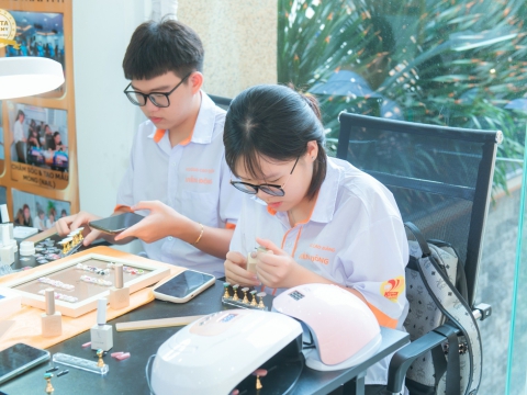 Vui hè với khóa học thử 0 Nail đồng tại Carita Academy