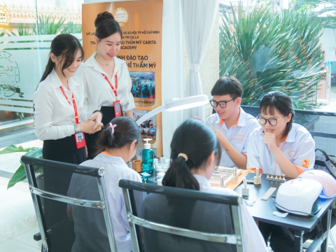 Vui hè với khóa học thử 0 Nail đồng tại Carita Academy