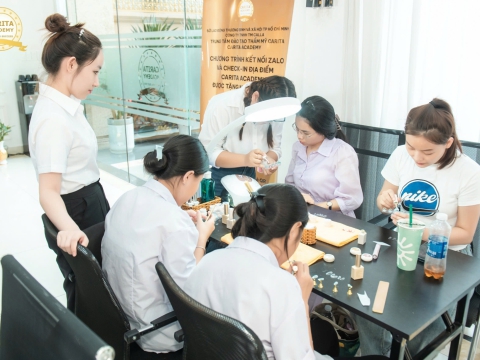 Khóa Học Nail 0Đ: Khám Phá Nghệ Thuật Trang Trí Móng Đẹp