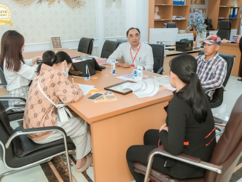 Vui Mừng Chào Đón Em Học Viên Từ Long An Đến Với Carita Academy - Hãy Cùng Khám Phá Thế Giới Tri Thức Mới