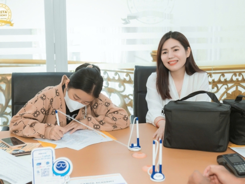 Vui Mừng Chào Đón Em Học Viên Từ Long An Đến Với Carita Academy - Hãy Cùng Khám Phá Thế Giới Tri Thức Mới