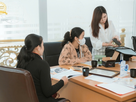 Vui Mừng Chào Đón Em Học Viên Từ Long An Đến Với Carita Academy - Hãy Cùng Khám Phá Thế Giới Tri Thức Mới