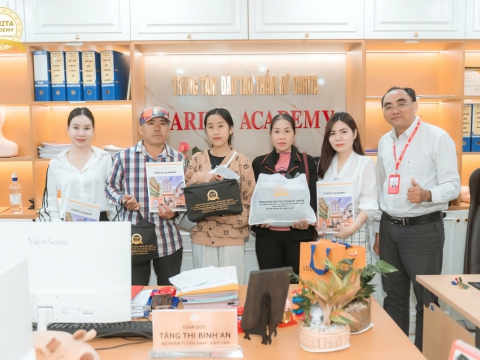 Vui Mừng Chào Đón Em Học Viên Từ Long An Đến Với Carita Academy - Hãy Cùng Khám Phá Thế Giới Tri Thức Mới