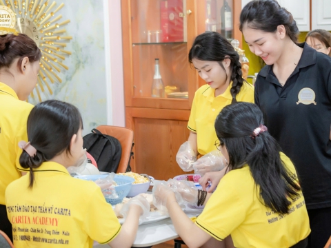 TRỔ TÀI NẤU ĂN CÙNG HỌC VIÊN NHÀ CARITA ACADEMY 