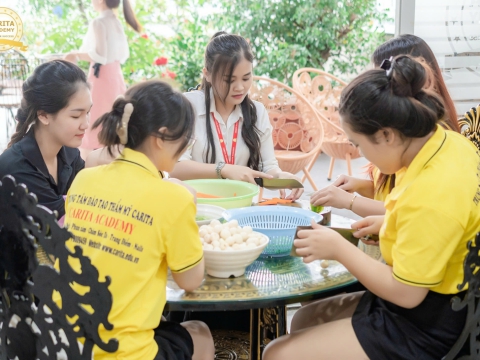 TRỔ TÀI NẤU ĂN CÙNG HỌC VIÊN NHÀ CARITA ACADEMY 