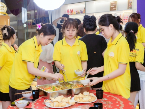 TRỔ TÀI NẤU ĂN CÙNG HỌC VIÊN NHÀ CARITA ACADEMY 