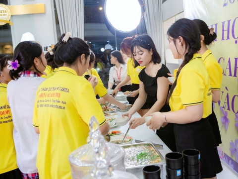 TRỔ TÀI NẤU ĂN CÙNG HỌC VIÊN NHÀ CARITA ACADEMY 