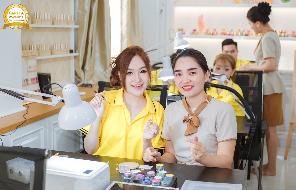 Khóa học nail tại carita