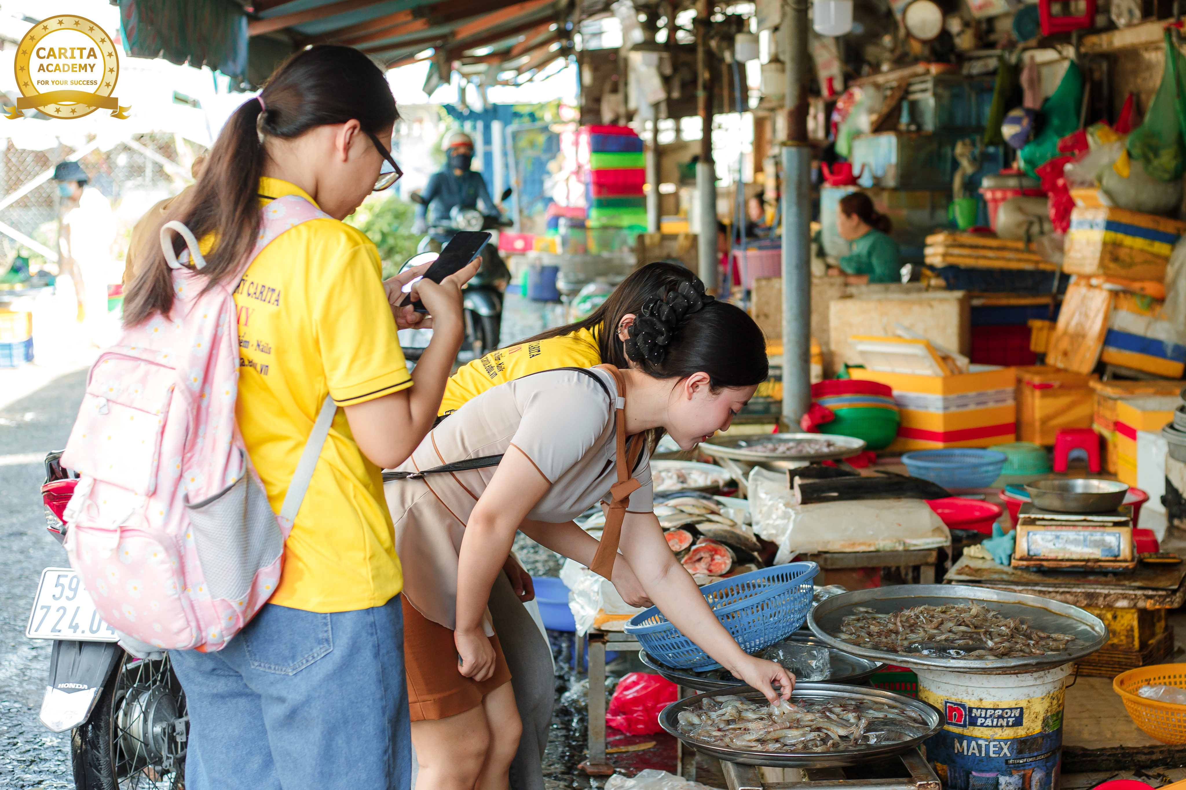 Carita chào mừng ngày 20-10-2025